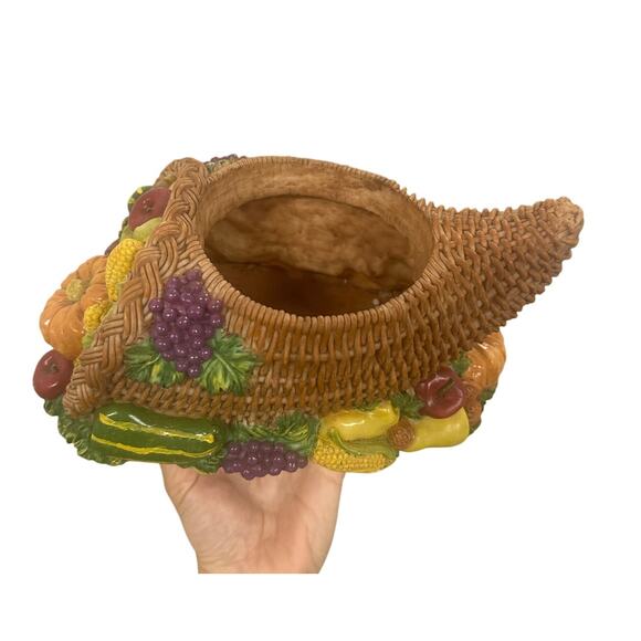 Decorative Cornucopia Vase - Picture 5 of 5